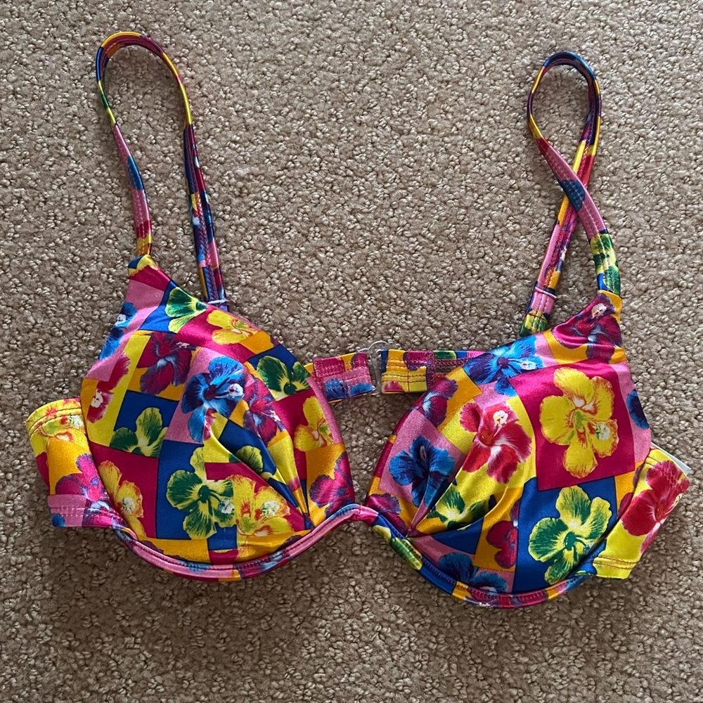 No Boundries Floral Bikini Top- Size Small
